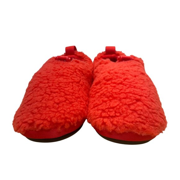 UGG Women’s Red Fleece-Lined Warm Sherpa Style Indoor Slip-On Slippers Size 6 - Picture 2 of 9